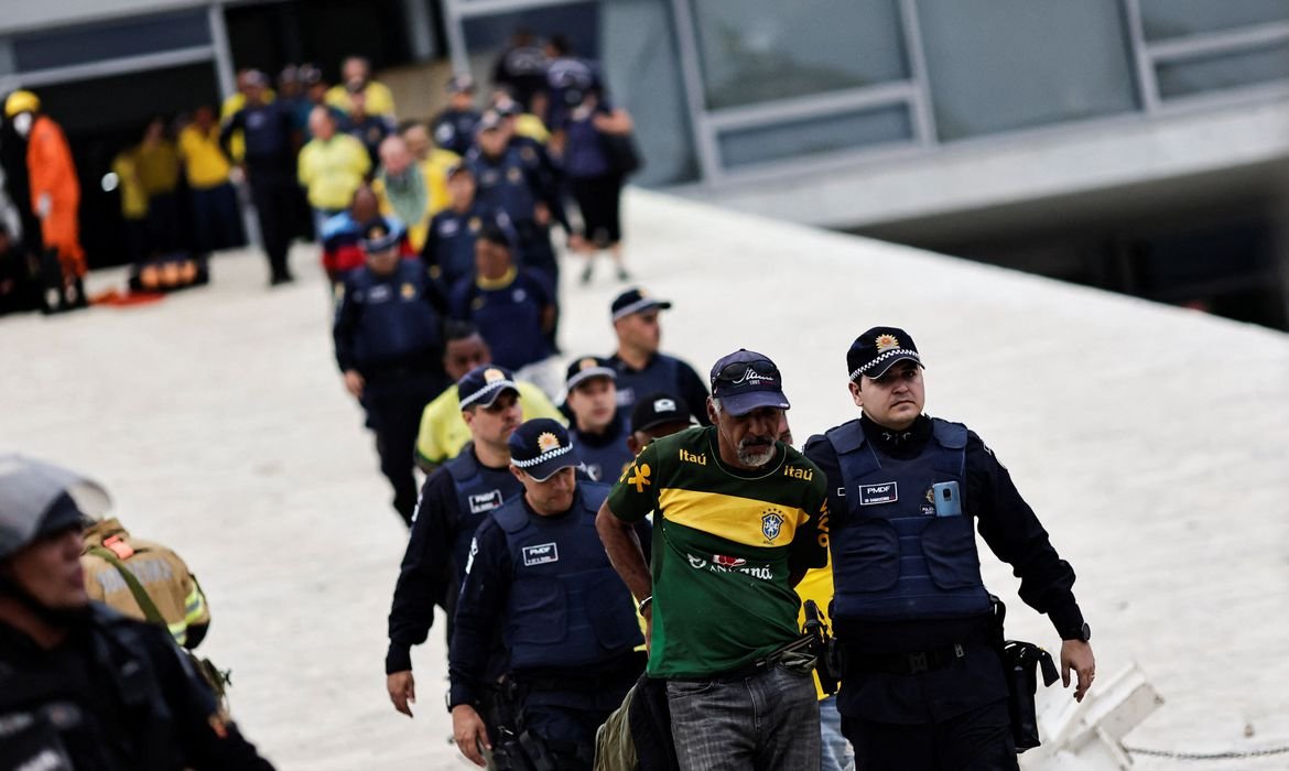 2023-01-09t003700z_1_lynxmpej0800e_rtroptp_4_brazil-politics-violence