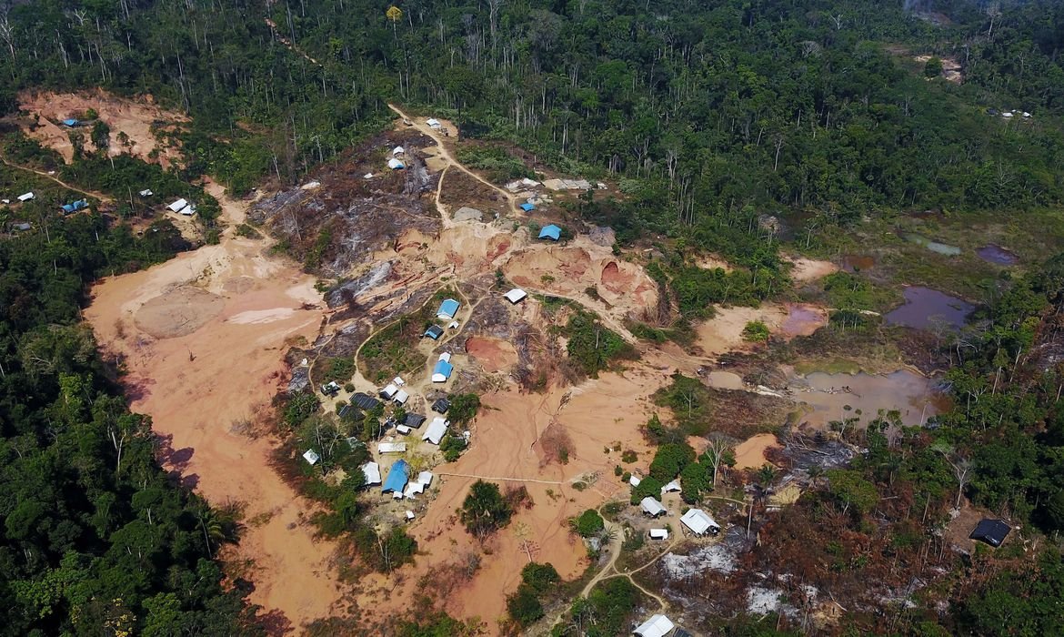 2023-01-30t191542z_1_lynxmpej0t0ry_rtroptp_4_brazil-indigenous-miners