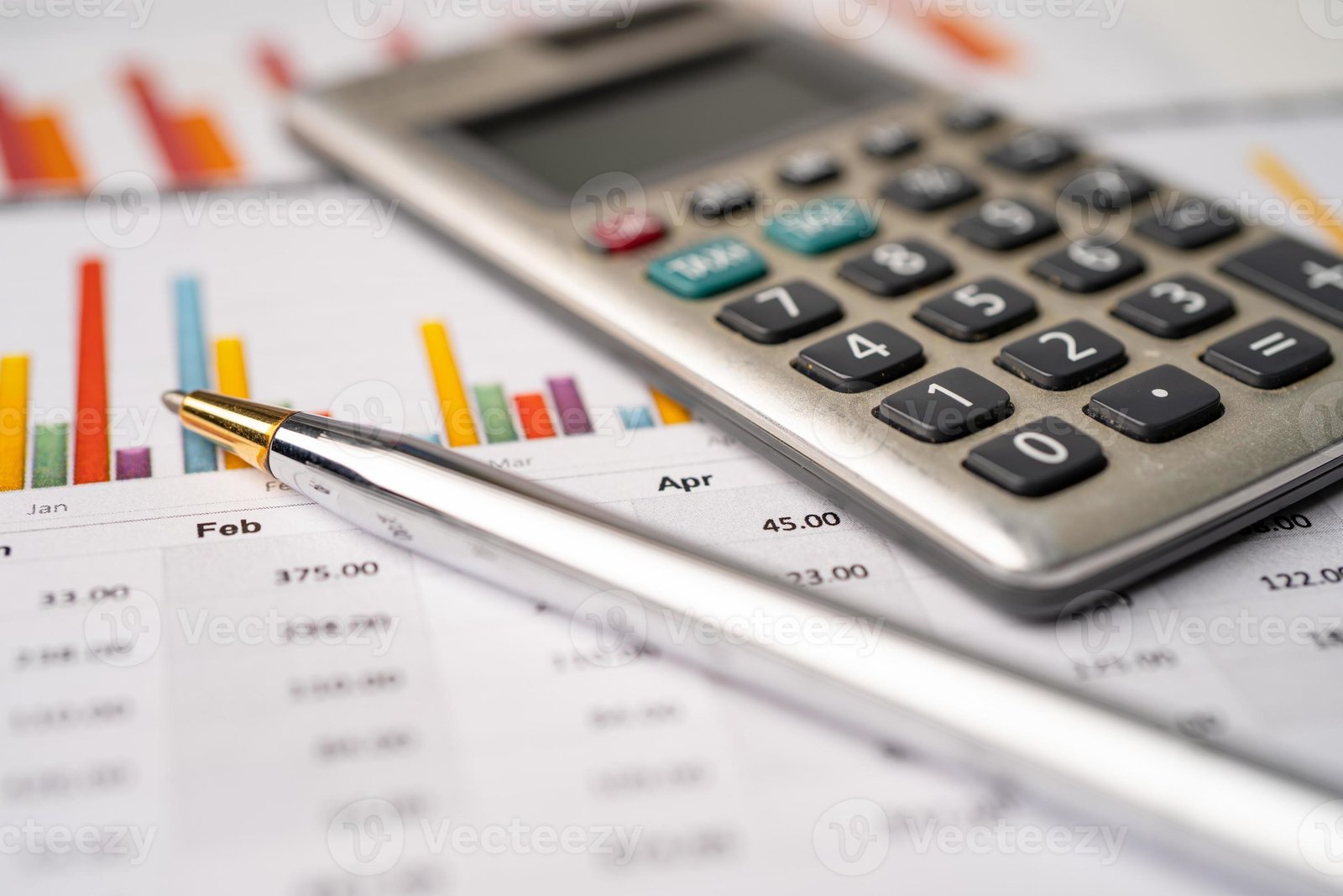 2466081-calculadora-em-papel-milimetrado-foto