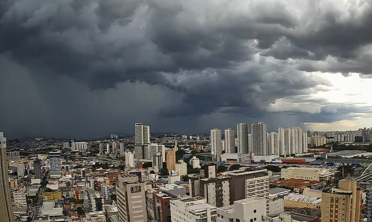 01-chuva-intensa-raios-osasco-sp-sao-paulo-sudeste-alerta-ventania-temporal-tempestade-clima-ao-vivo-15-03-23-1677705172446