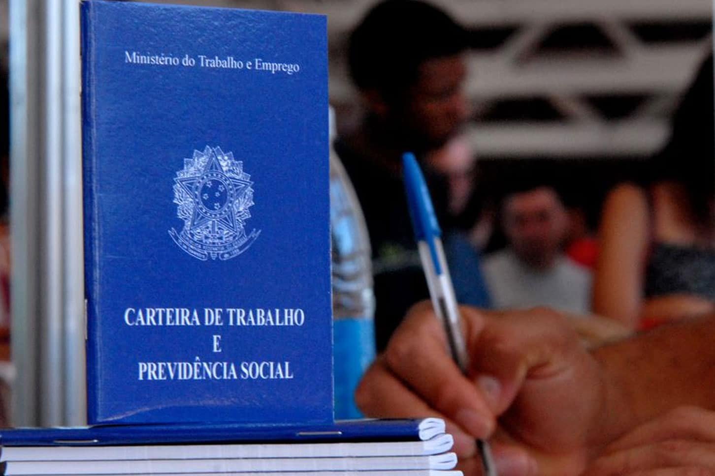 por-que-assinar-carteira-de-trabalho-dos-empregados-domesticos