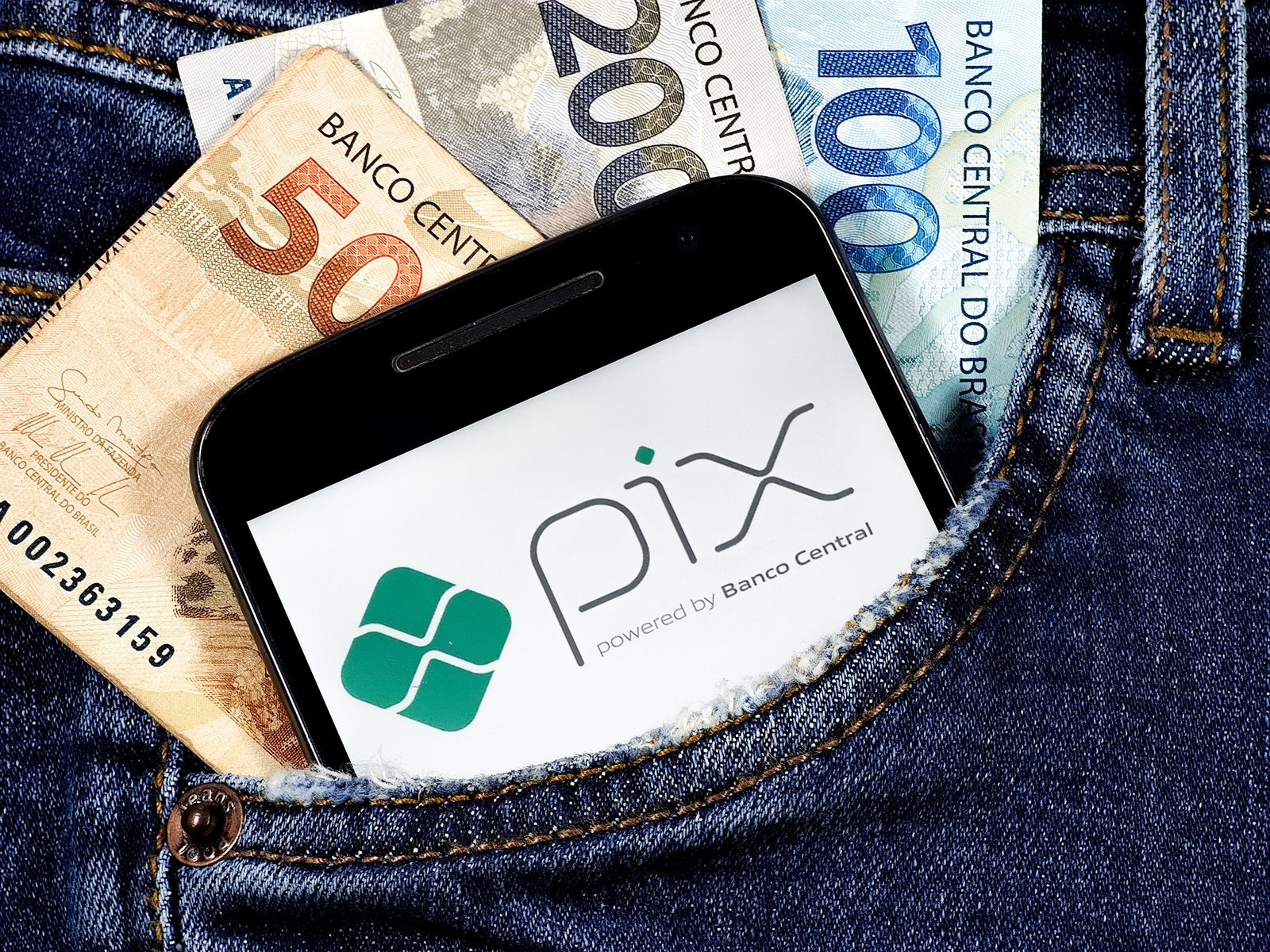 pix-notas-de-real-cedula-dinheiro-celular-bolso-697273