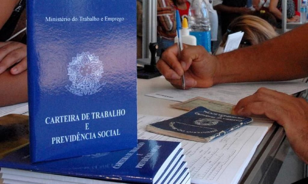 carteira-trabalho_desemprego-1024x613