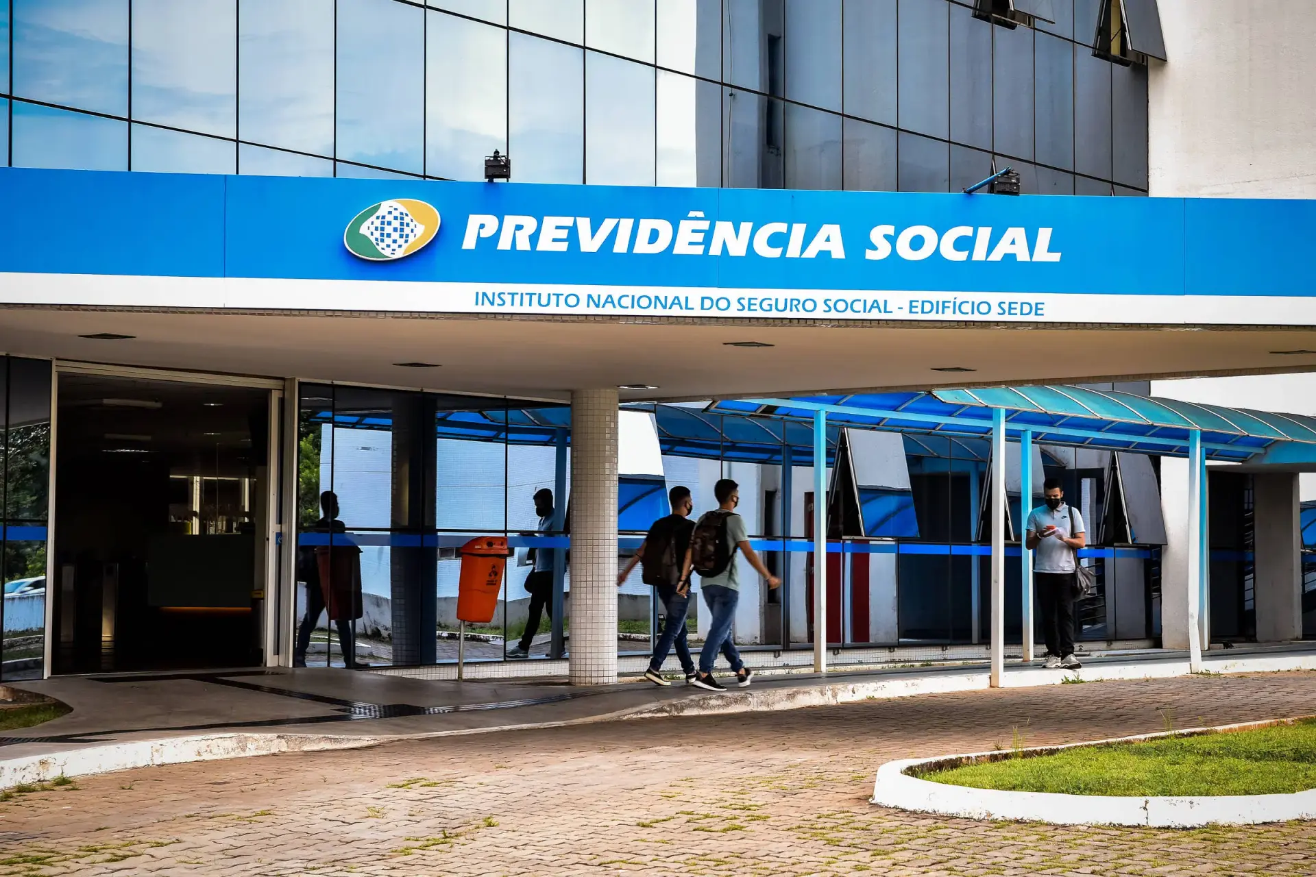 164152005461d79bb6d3332_1641520054_3x2_rt-2