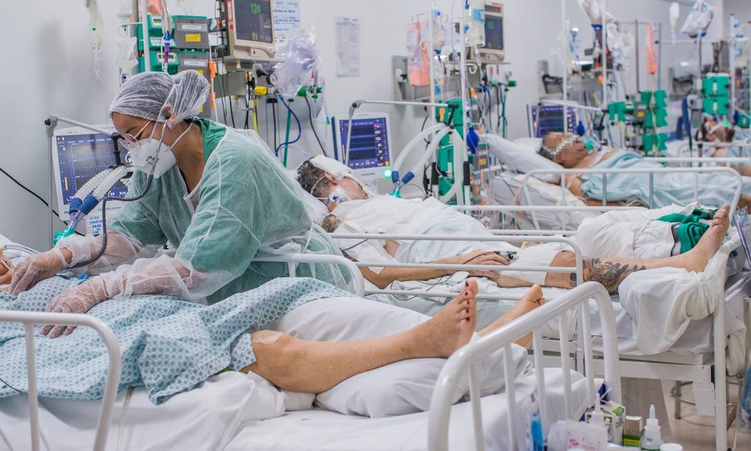92061102_PA-Sao-PauloSP17-03-2021-Aumento-nos-casos-de-Covid-19UTI-do-Hospital-de-Campanha-AME