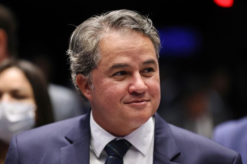 efraim-senador-800x533