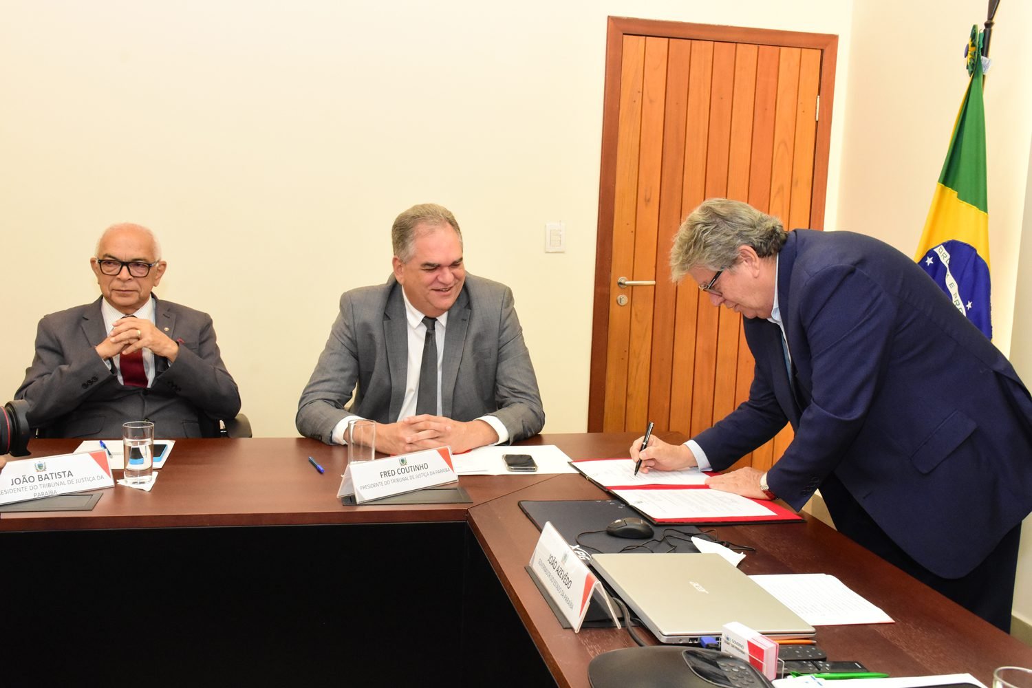 Governador_Joao_sanciona_lei_de_reajuste_para_servidores_TJPB_17_03_2025_11
