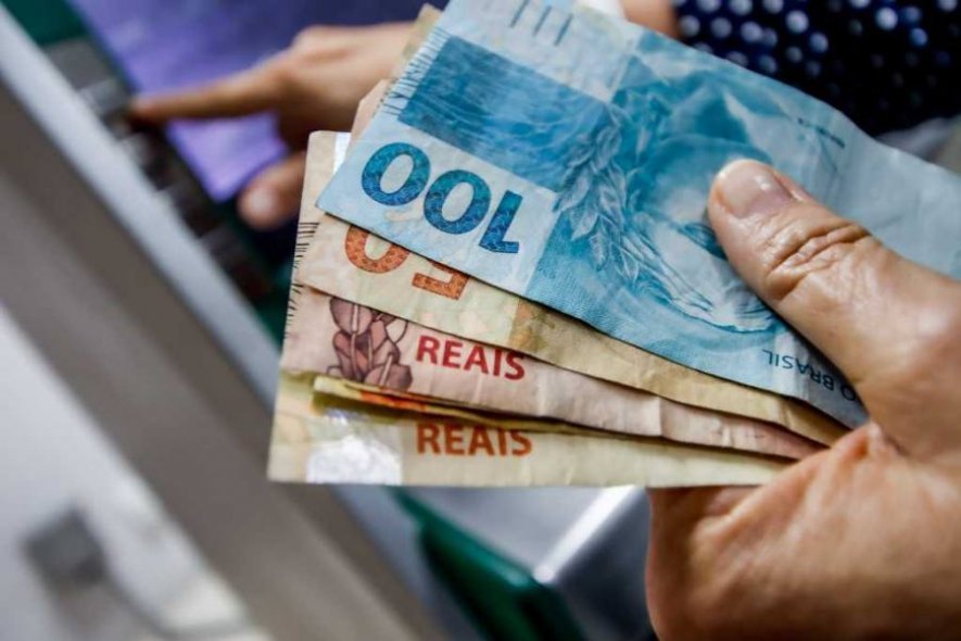 servidores-publicos-estaduais-recebem-salarios-nesta-sexta-feira