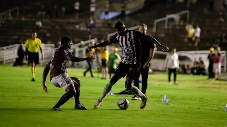 Em jogo de muita chuva, Botafogo-PB e Caxias empatam no Almeidão, pela Série C