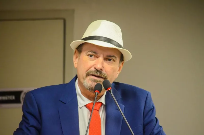 Jeová Campos denuncia ao MP que Socorro Delfino, pré-candidata em Cajazeiras, atuou como funcionaria fantasma