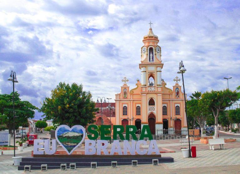 Prefeito de Serra Branca deve explicar ao TCE irregularidades em contrato de mais de R$ 800 mil para serviços de limpeza