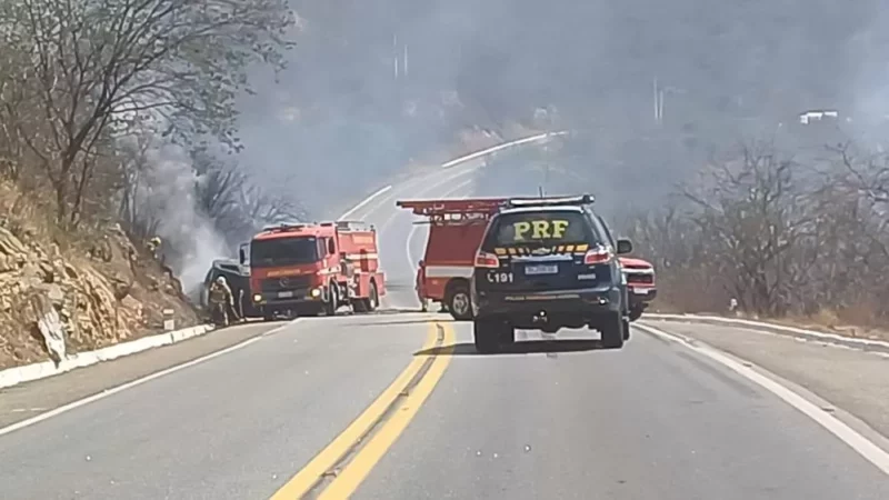 Caminhão envolvido em acidente na Serra de Santa Luzia estava carregado com 25 mil litros de óleo diesel e seguia de JP para Bom Jesus-PB