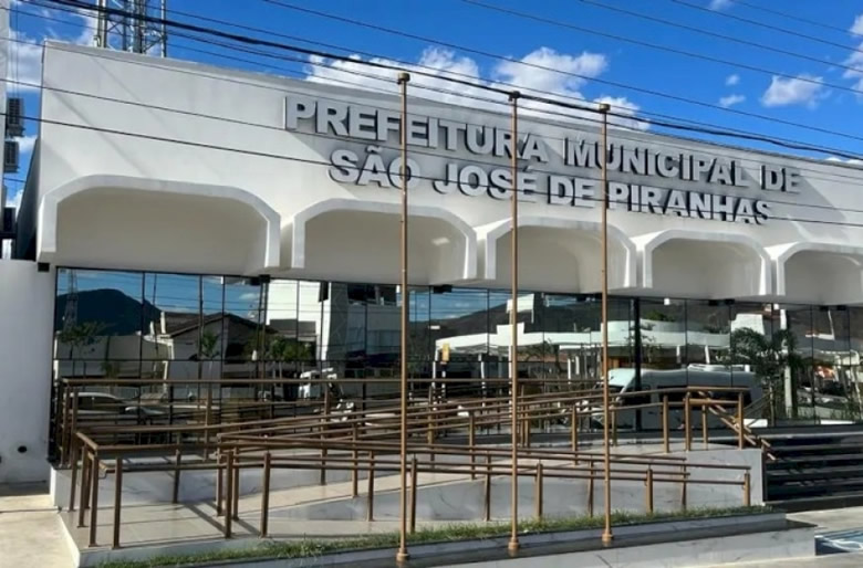 Prefeito de São Jose de Piranhas quita 13º nesta terça-feira e na quarta (11) paga toda folha do mês de dezembro, com 20 dias de antecipação