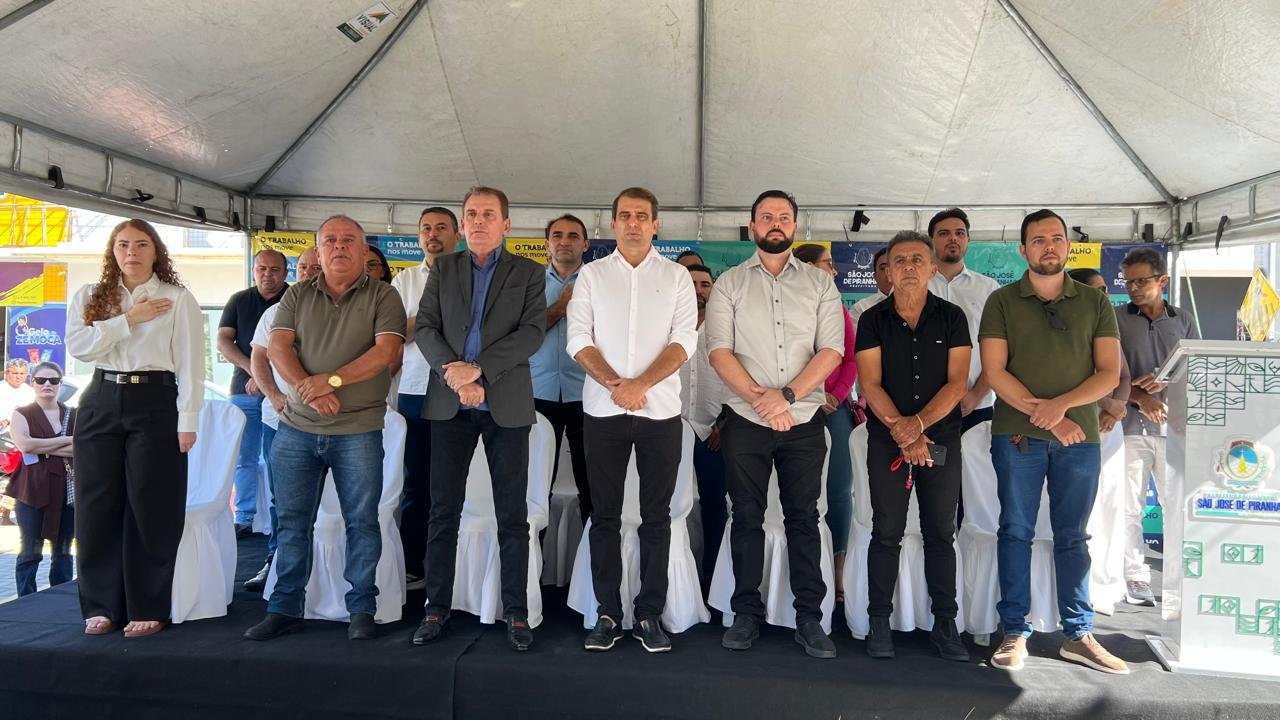 Prefeito de São José de Piranhas empossa 152 aprovados em concurso público