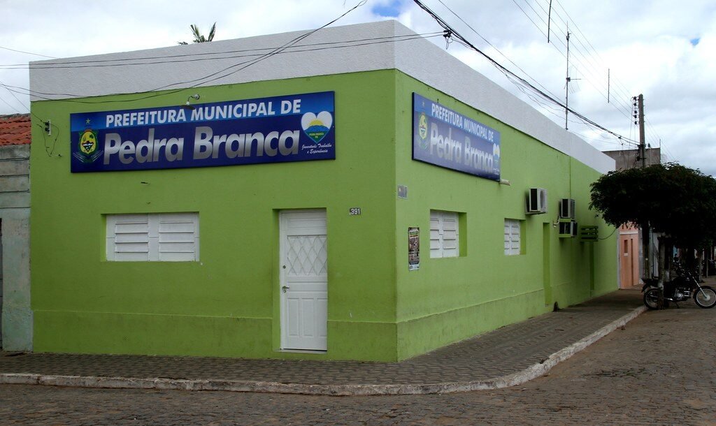 Prefeitura de Pedra Branca lança licitação para comprar 150 caixões