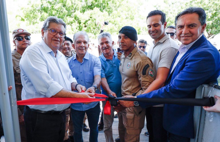 João Azevêdo entrega nova estrutura do Comando de Policiamento Regional II no Sertão