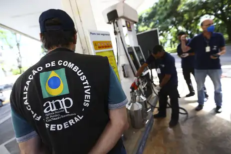 fiscalizacao-postos-de-combustivel_mcamgo_abr_150320211818-27