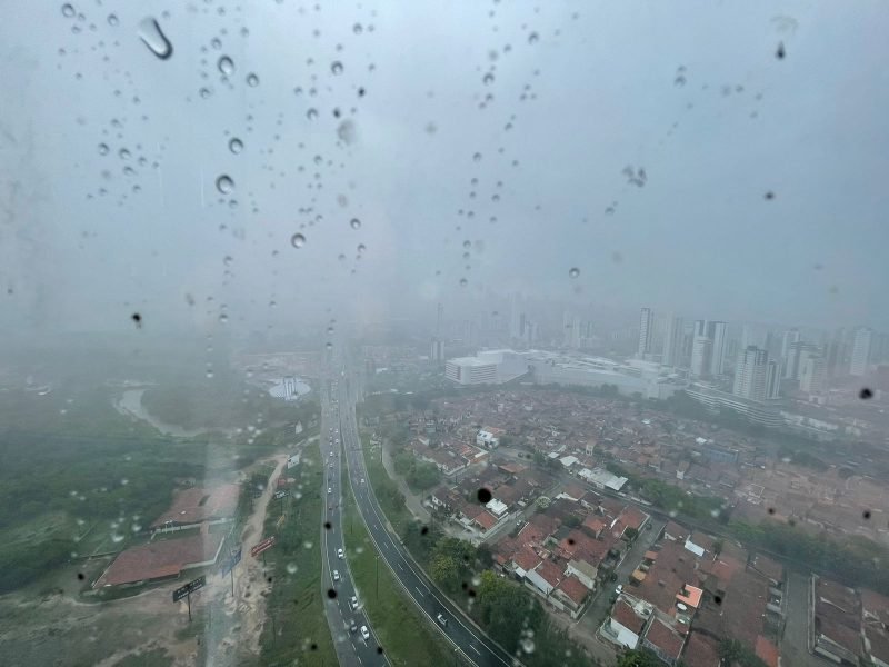 Meteorologia renova pela segunda vez alerta de chuvas no Litoral