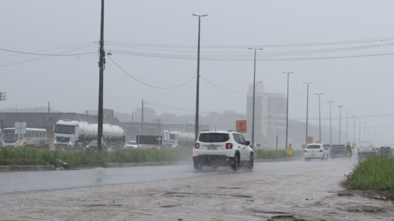 Chuva forte causa estragos no Sertão e Cariri; meteorologia prevê mais pancadas