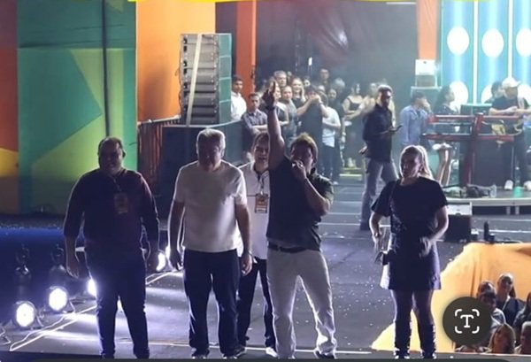 Pefeito Helder Carvalho surpreende multidão e anuncia Wesley Safadão para o São Julho de 2026, em Sousa