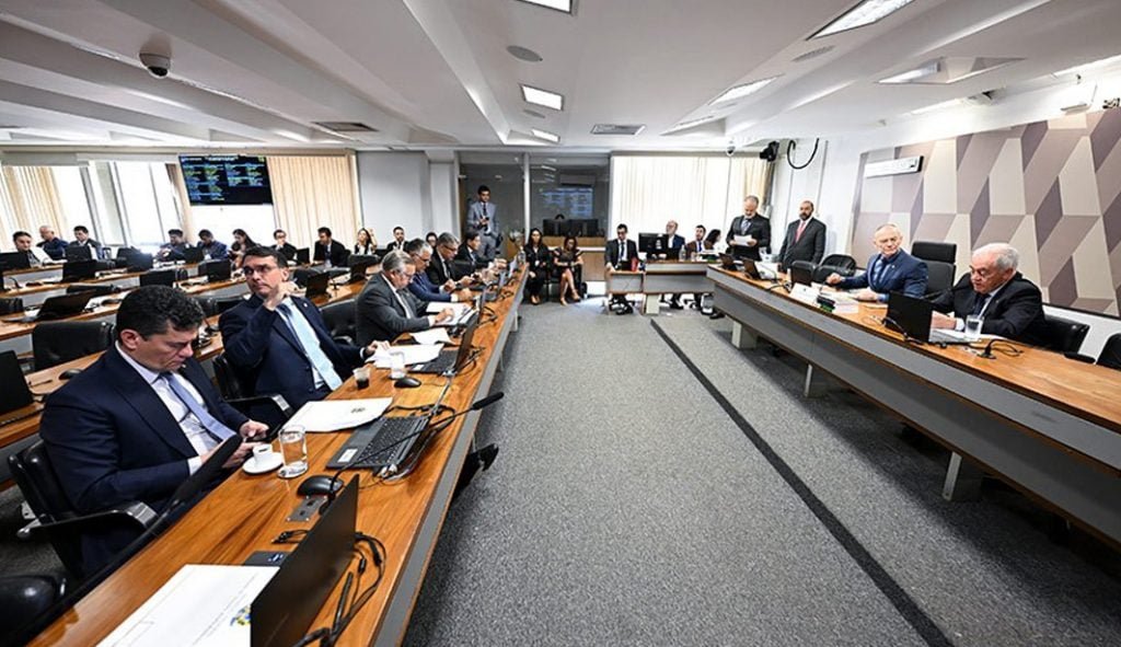 Projeto que acaba com fiança para crimes relacionados à pedofilia avança no Senado