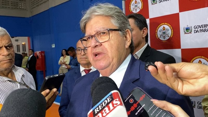 Equipe médica conclui cirurgia em João Azevêdo; agenda do governador é suspensa