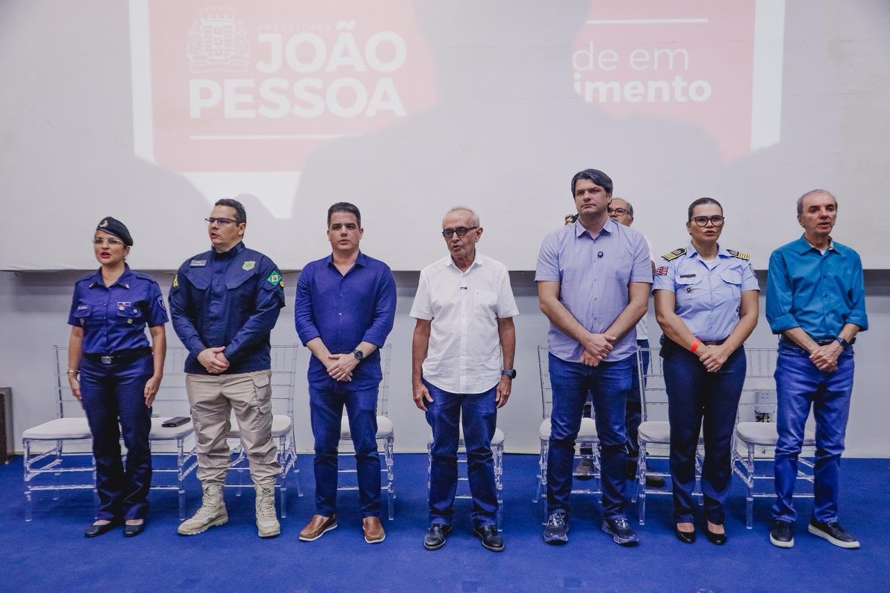 Cícero Lucena anuncia nomeação imediata de 44 aprovados no curso de formação da Guarda Civil