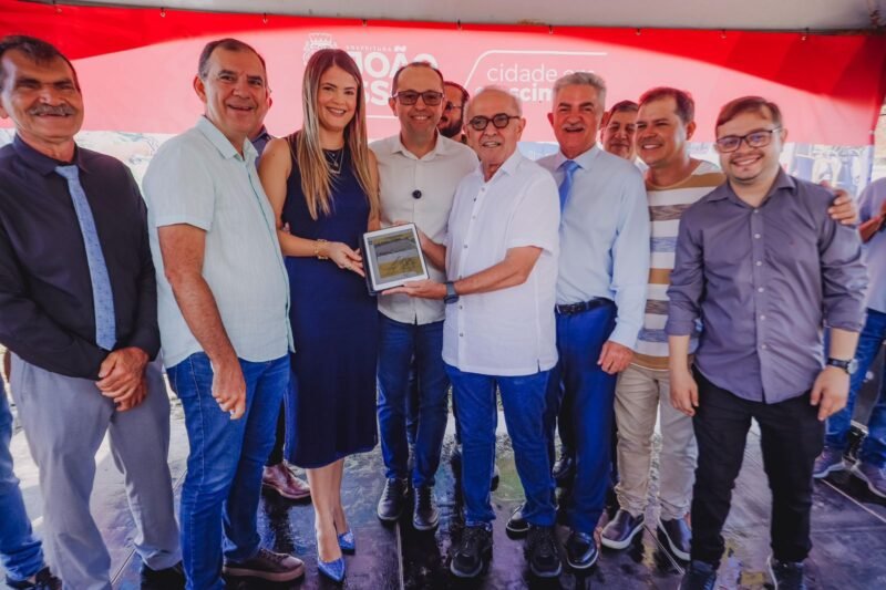 Cícero Lucena autoriza obras em 12 ruas do Bairro das Indústrias e projeta 100% da pavimentação