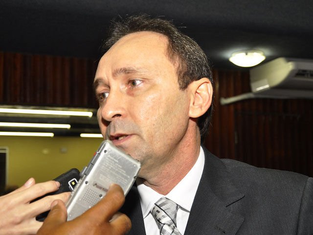 Deusdete Queiroga confirma que seu nome está na mesa para disputar vaga do Tribunal de Contas no lugar de Catão