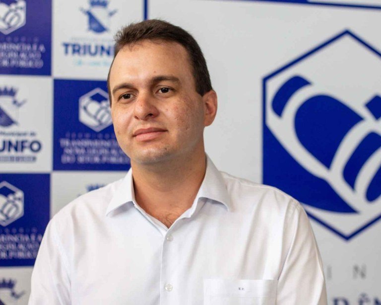 Espedito Filho garante salários em dia e antecipa pagamento de novembro dos servidores apesar da crise financeira em Triunfo