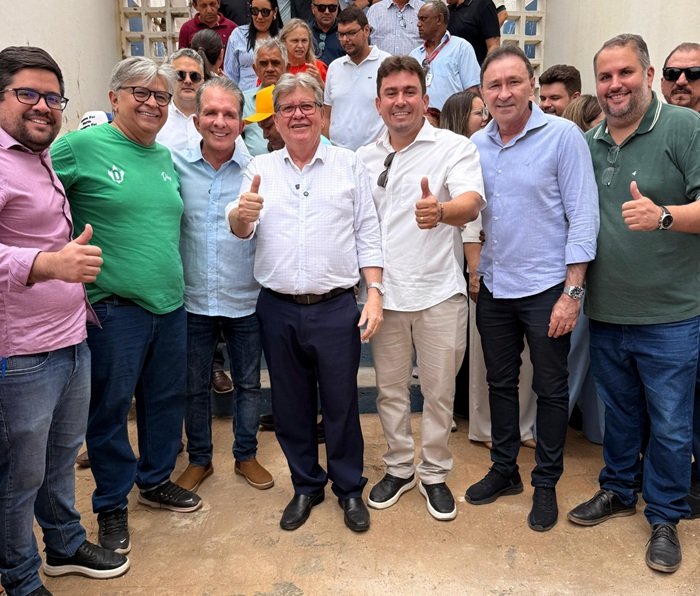 Prefeito Helder Carvalho acompanha João Azevêdo durante inaugurações em Nazarezinho