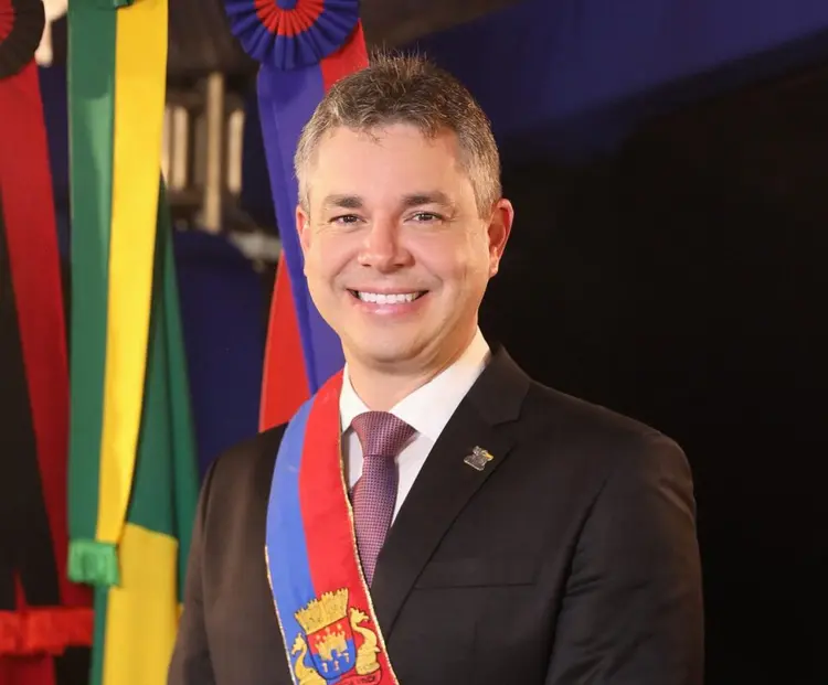 Ministro André Mendonça nega liminar de André Coutinho e mantém Edvaldo Neto no cargo de prefeito