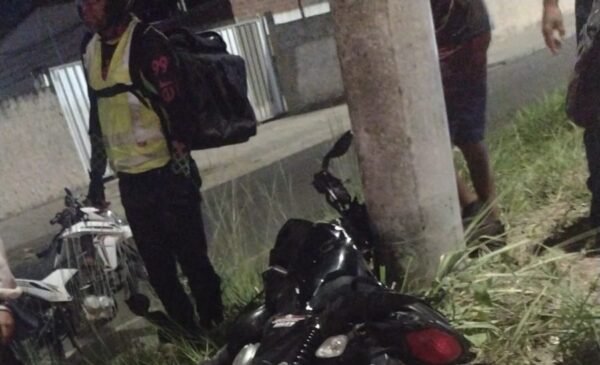 Motociclista morre ao colidir com poste no Bairro das Indústrias