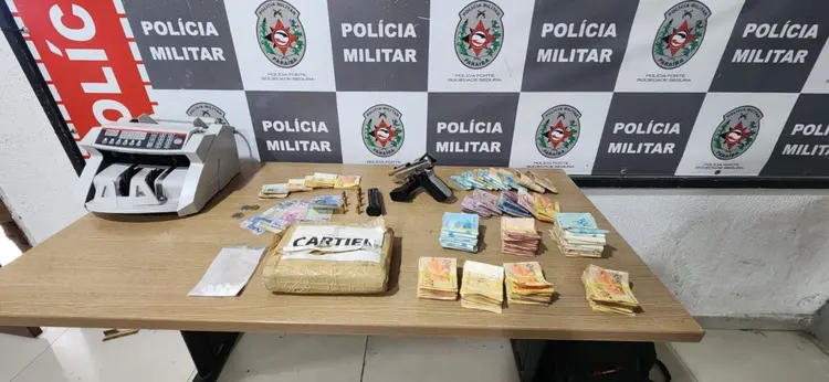 Homem é preso com mais de R$ 36 mil e polícia apreende motocicleta roubada no Valentina