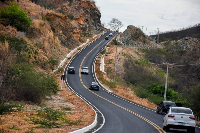 Governador inaugura PB-384 que liga Nazarezinho e Carrapateira e reforça desenvolvimento turístico com Cidade da Astronomia