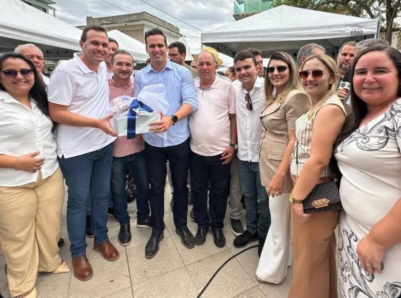 Prefeito Espedito Filho entrega pessoalmente convite de Aniversário da cidade a João Azevêdo e Lucas Ribeiro,