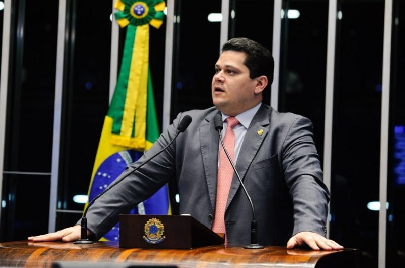 Davi Alcolumbre cancela sabatina de Jorge Messias e critica governo Lula