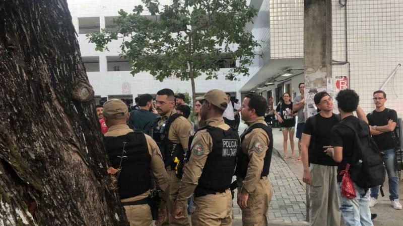 Estudantes são detidos pela PM após briga na UFPB; alunos denunciam transfobia