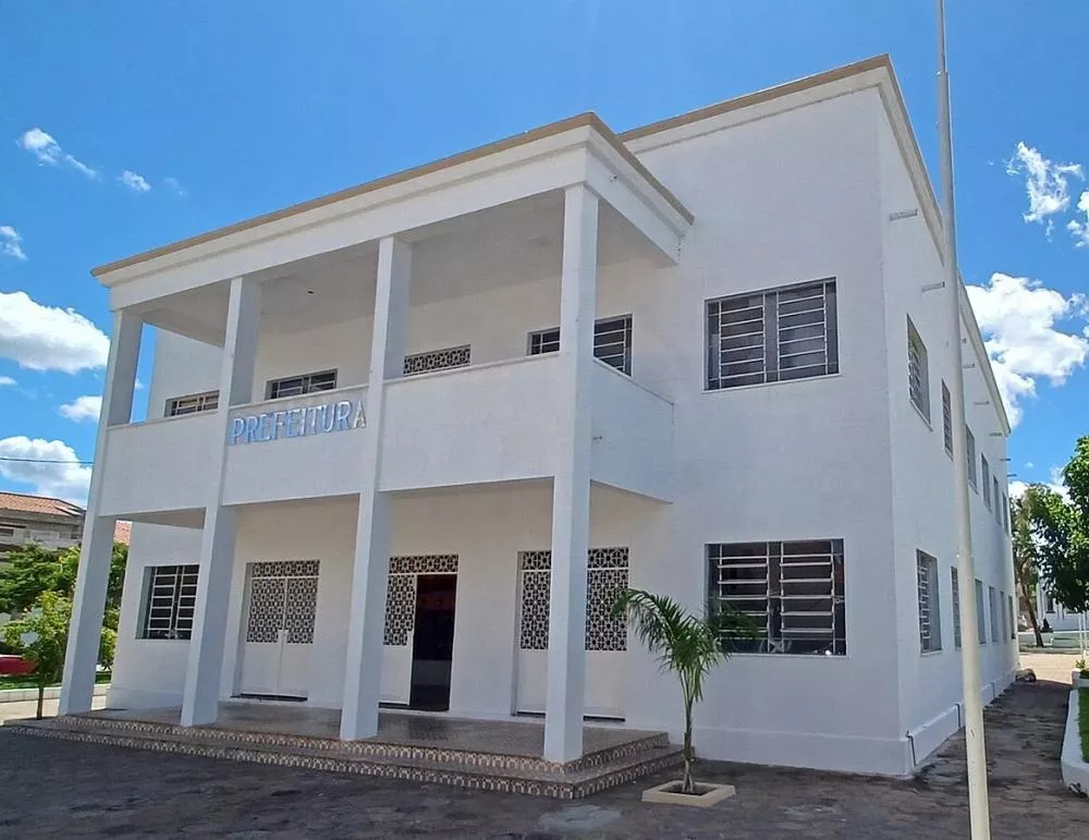 Prefeitura de Cajazeiras publica edital de concurso público com 75 vagas