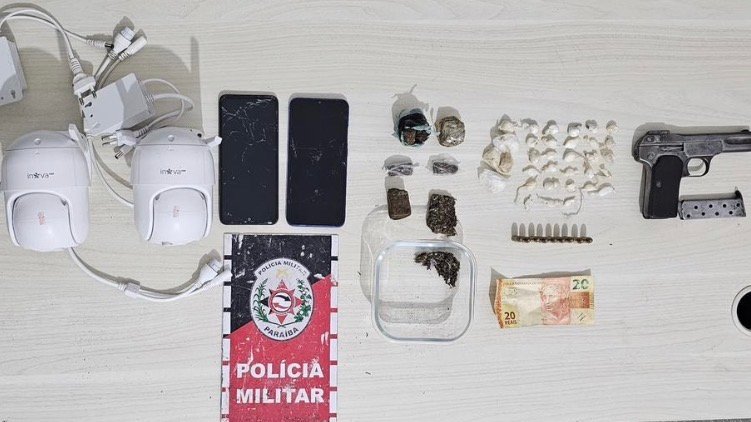 Polícia Militar apreende arma, drogas e sistema de monitoramento em Triunfo
