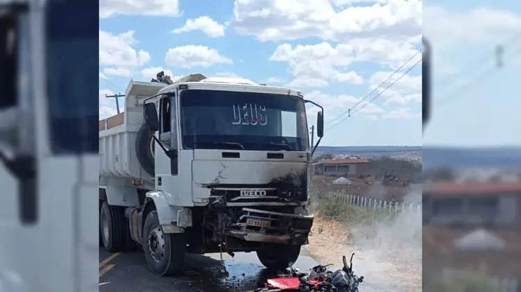 Barbeiro morre após colisão entre moto e caminhão na PB-167, em Cubati
