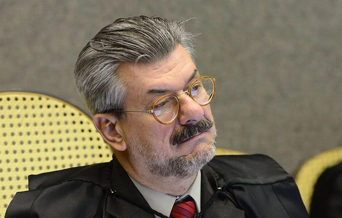 STJ afasta cautelarmente ministro acusado de importunação sexual