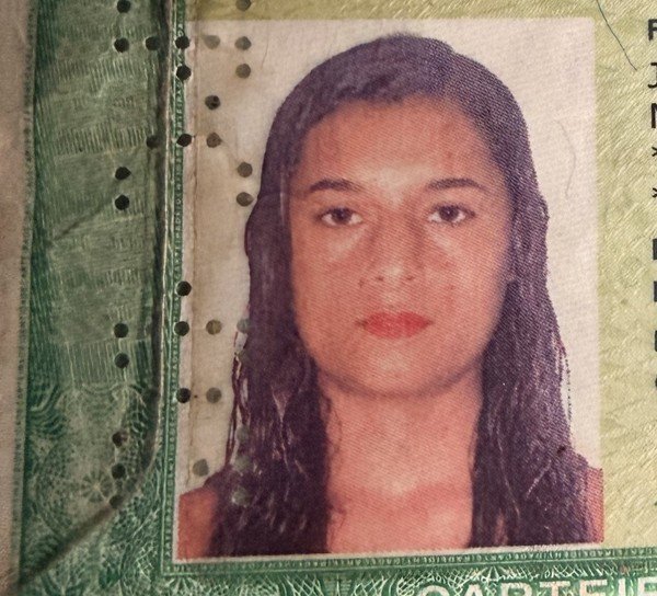 Mulher é morta com tiros de pistola e fuzil no Conde
