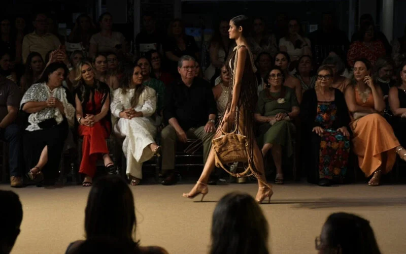 João Azevêdo prestigia desfile do artesanato e destaca desenvolvimento do segmento na Paraíba