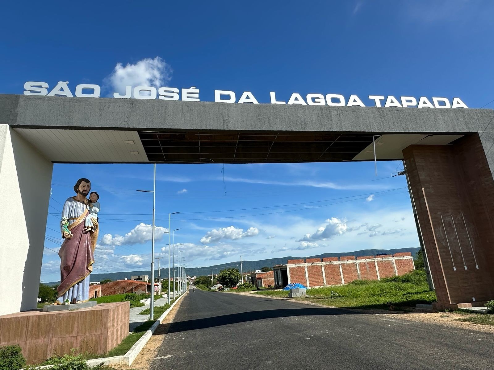 TCE intima ex-prefeito de São José da Lagoa Tapada para explicar prejuízo de mais de R$ 100 mil em contratação de caminhão de lixo