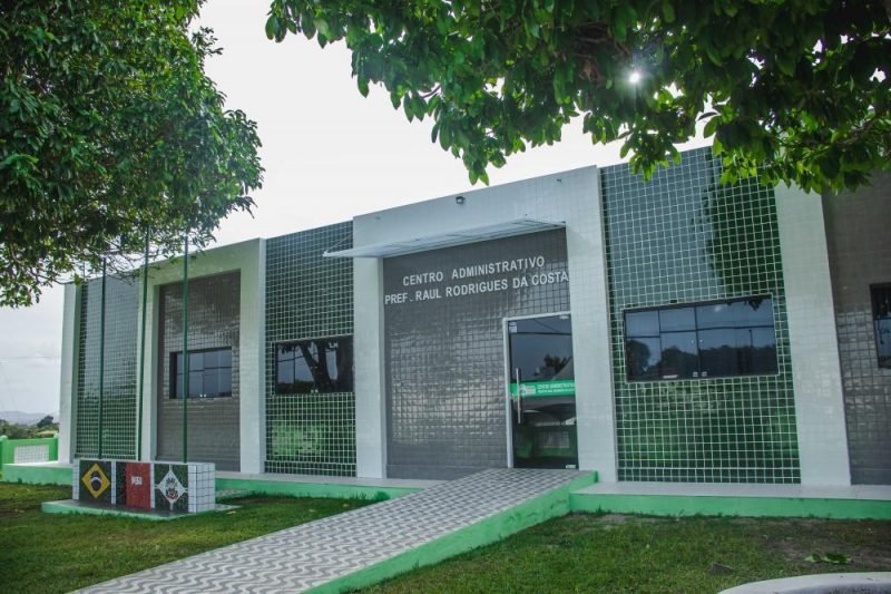 Prefeito teria pago exames dele e esposa com dinheiro da Prefeitura