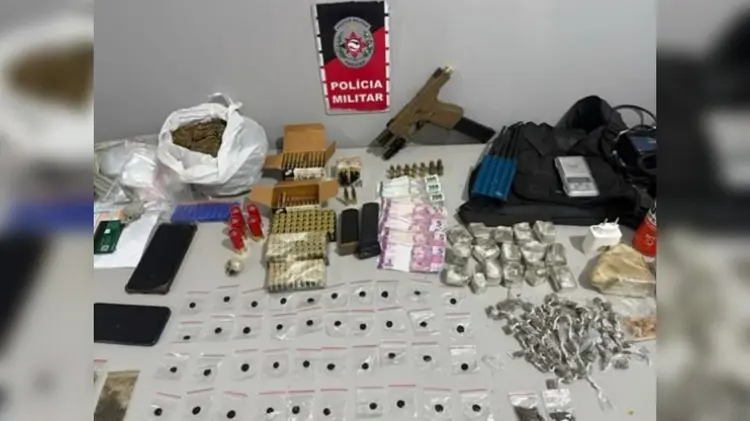 Polícia Militar apreende pistola com seletor de rajada, bloqueador de sinal e munições em Bayeux