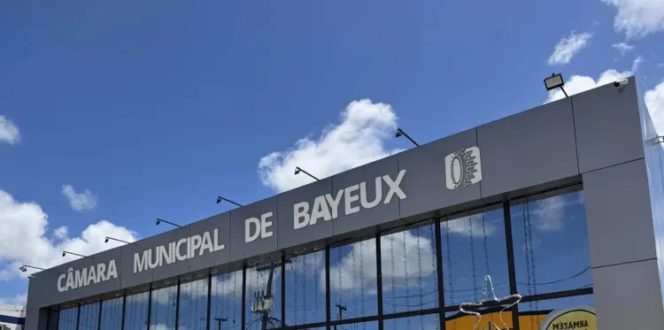 Câmara de Bayeux aguarda notificação oficial para adotar providências após afastamento de vereadora
