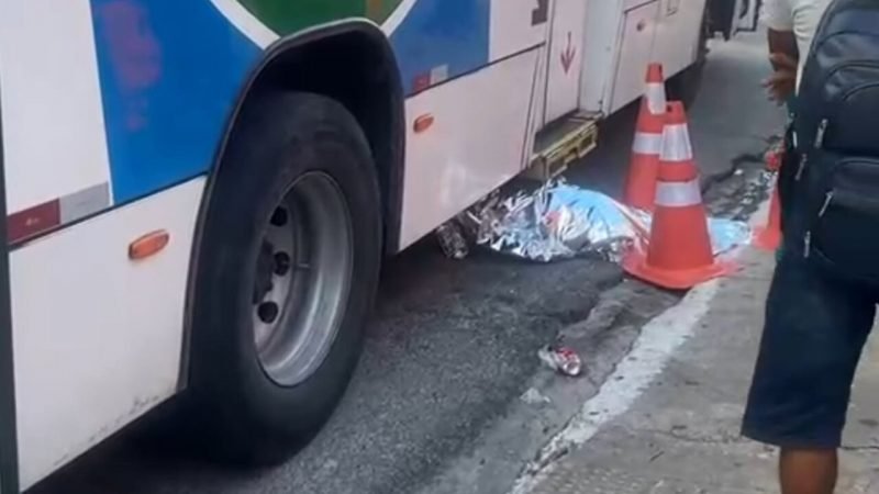 Pedestre morre atropelado por ônibus em frente ao Mercado Público de Mangabeira